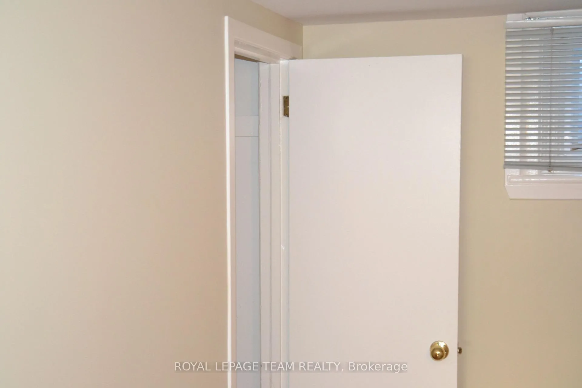Photo 9 of Unit 4, 1089 North River Road, Ottawa, Overbrook — HOMEH