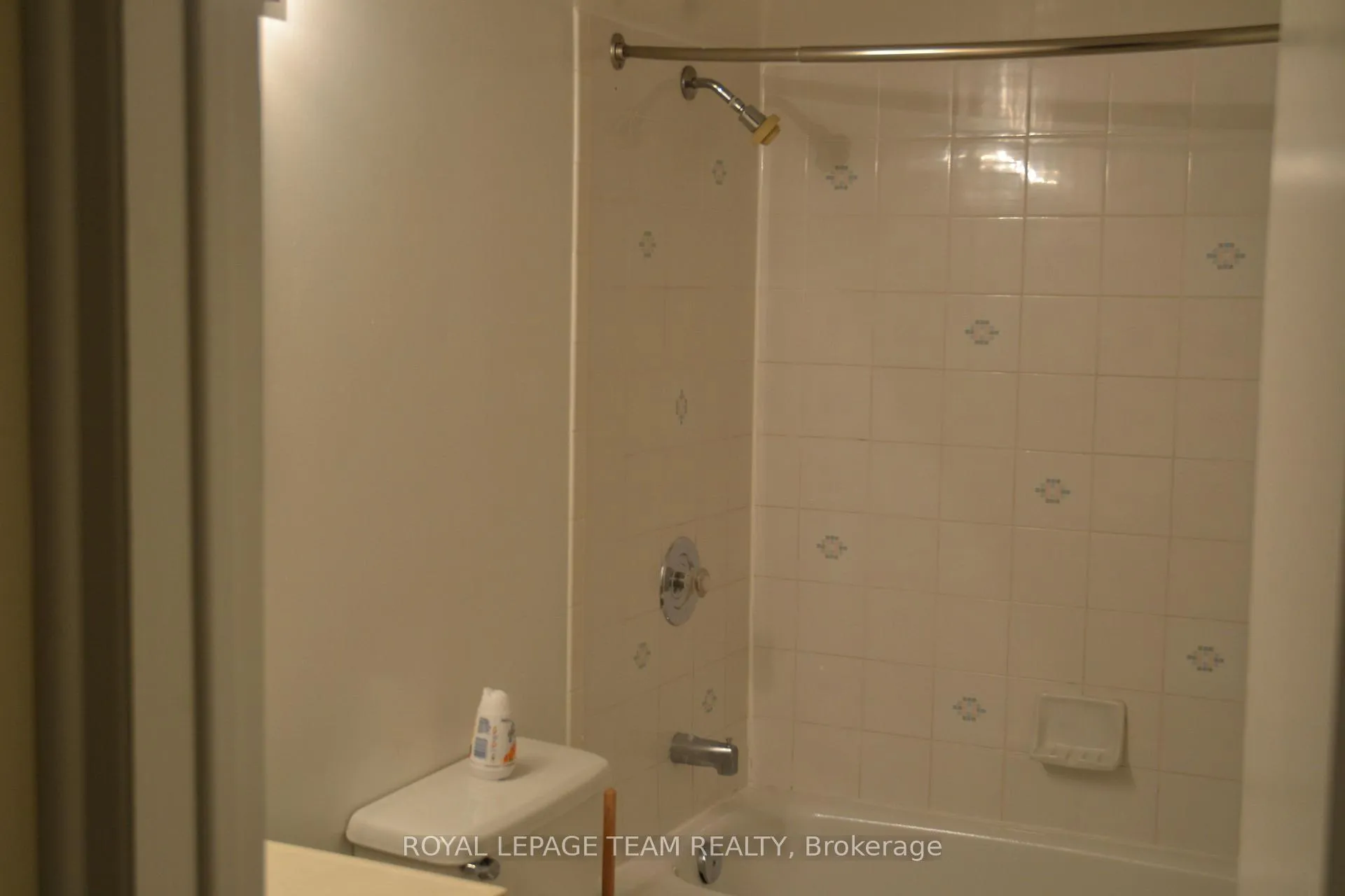 Photo 10 of Unit 4, 1089 North River Road, Ottawa, Overbrook — HOMEH