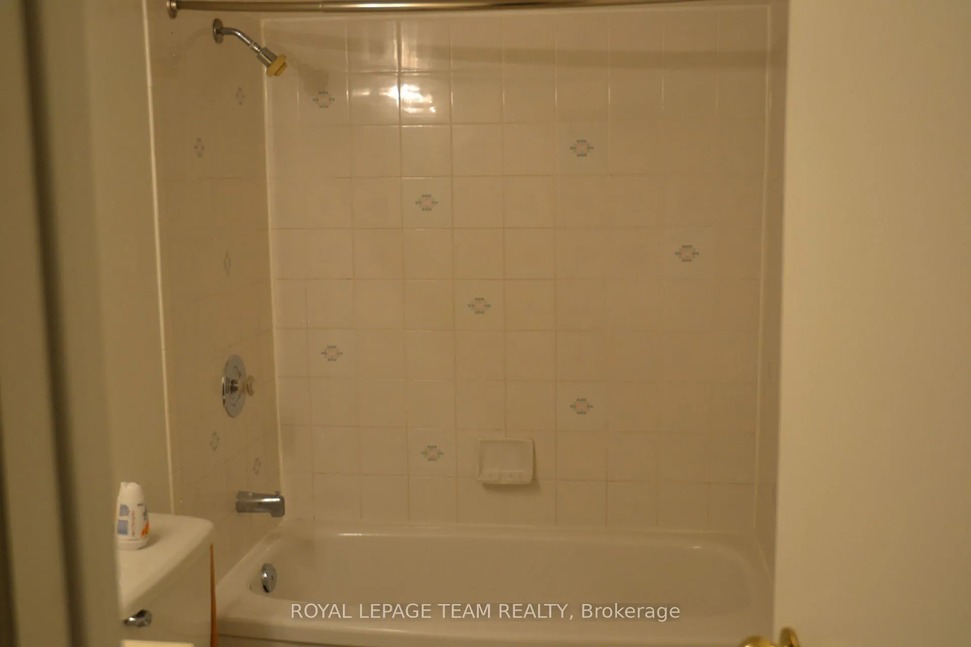 Photo 11 of Unit 4, 1089 North River Road, Ottawa, Overbrook — HOMEH