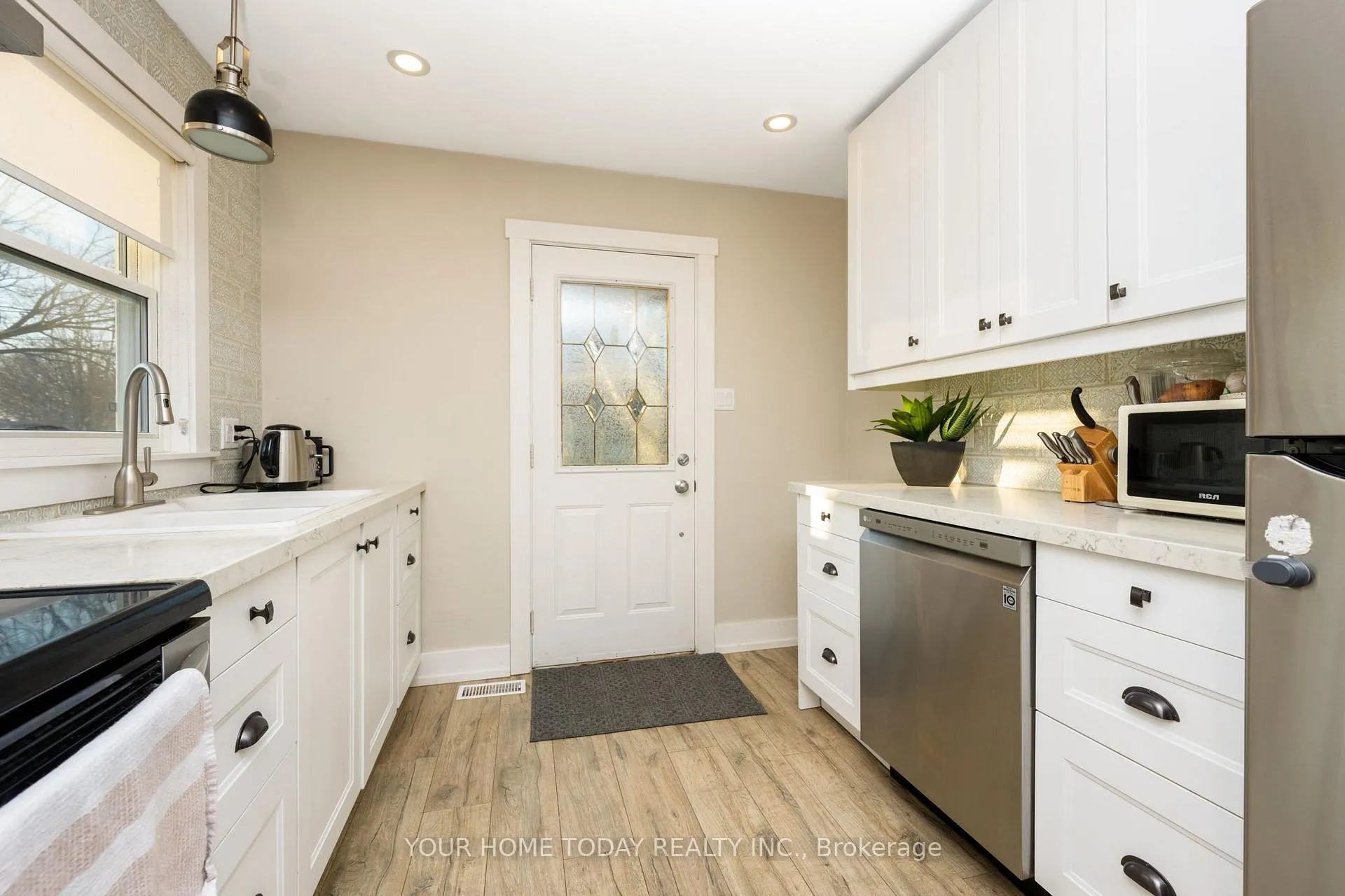 Photo 3 of 29 Normandy Boulevard, Halton Hills, Georgetown — HOMEH