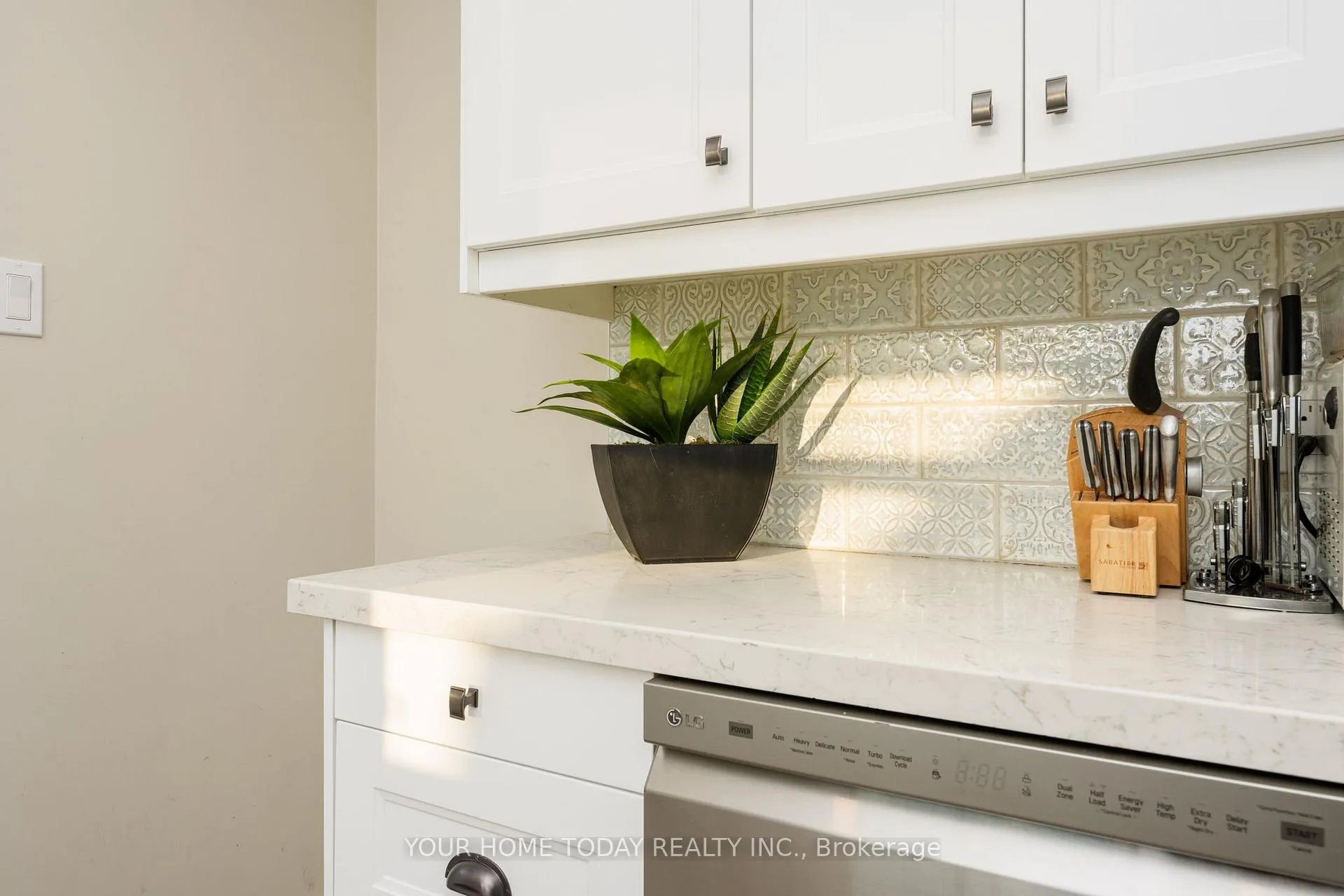 Photo 4 of 29 Normandy Boulevard, Halton Hills, Georgetown — HOMEH