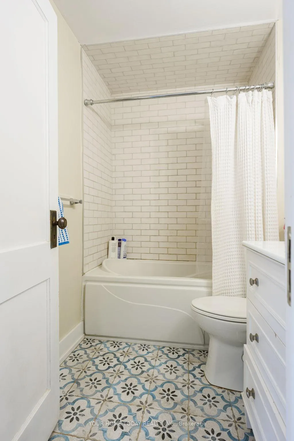 Photo 12 of 29 Normandy Boulevard, Halton Hills, Georgetown — HOMEH