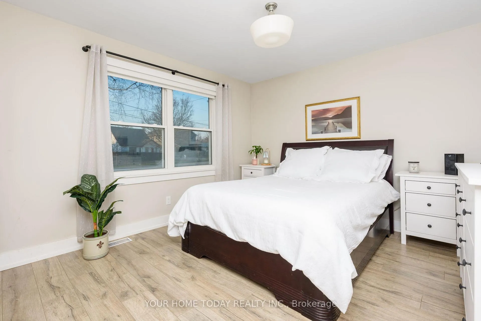 Photo 14 of 29 Normandy Boulevard, Halton Hills, Georgetown — HOMEH