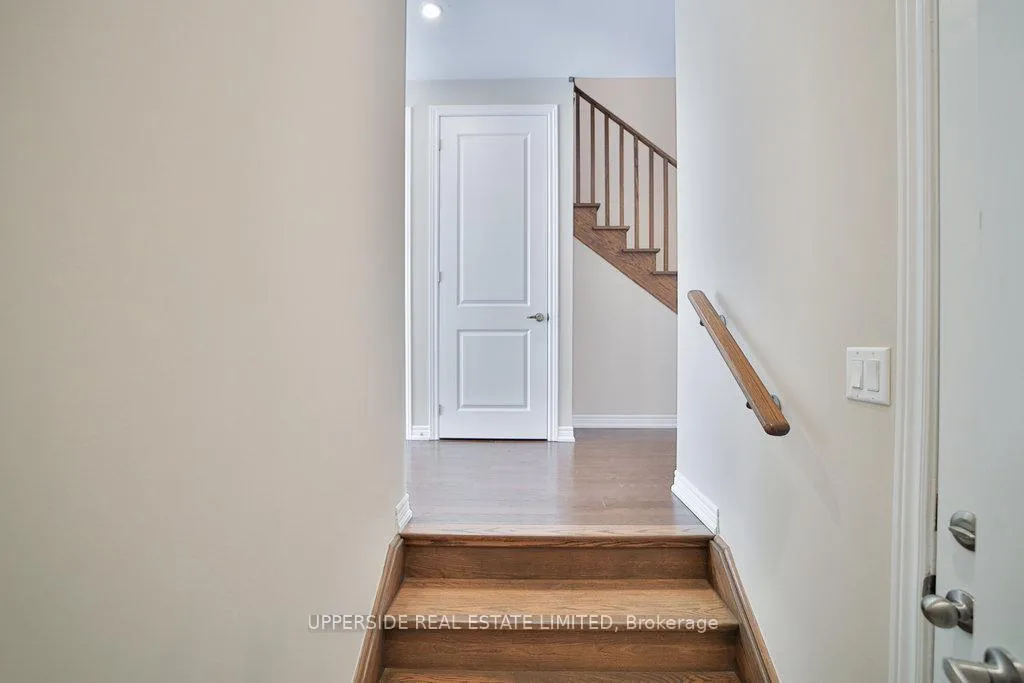 Photo 8 of 7 Milady Crescent, Barrie, Rural Barrie Southeast — HOMEH