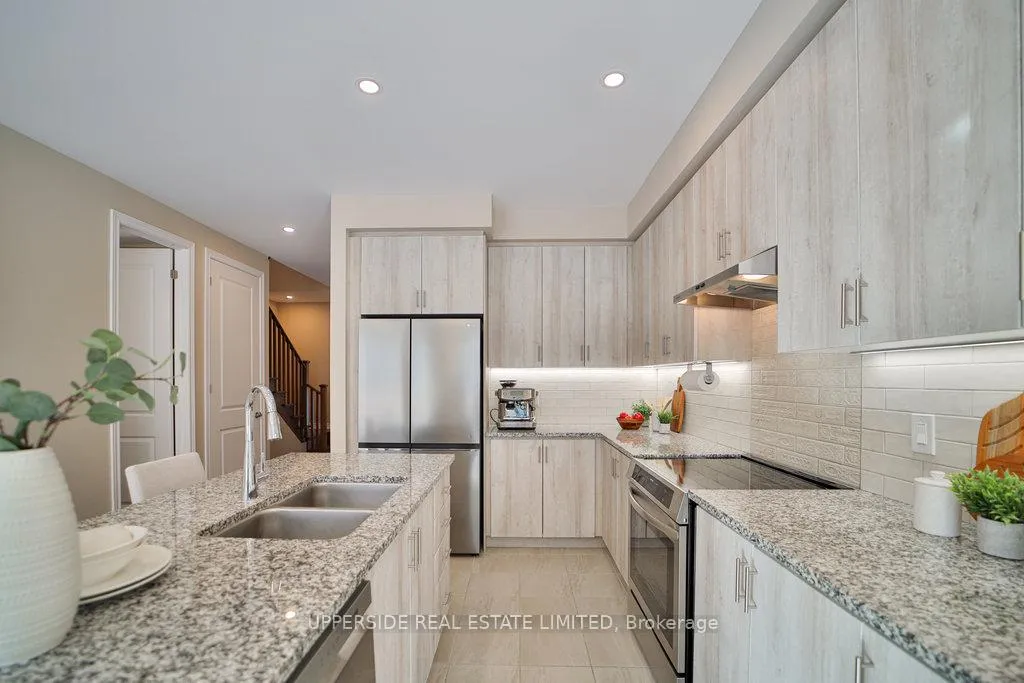 Photo 13 of 7 Milady Crescent, Barrie, Rural Barrie Southeast — HOMEH