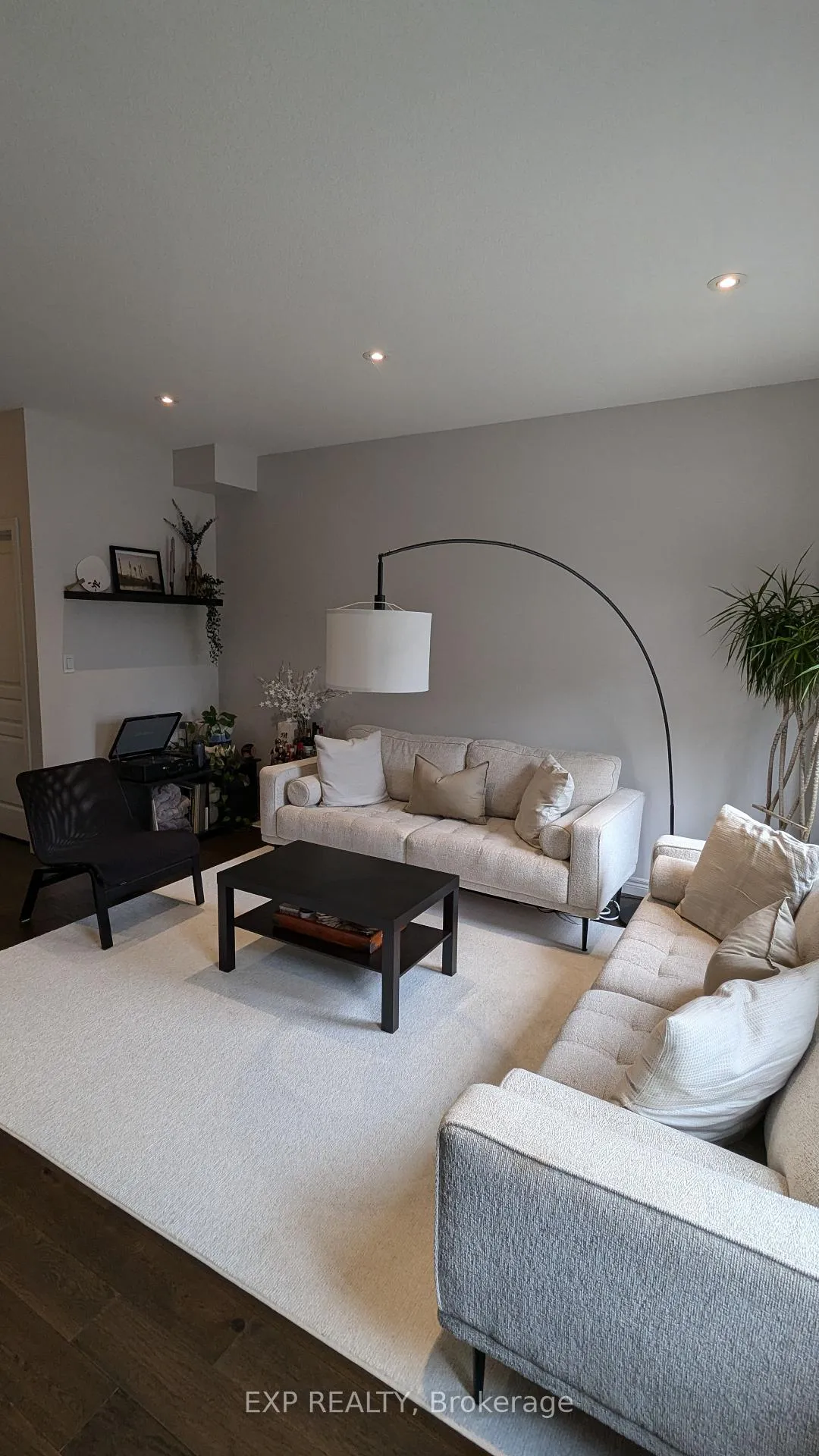 Photo 3 of 90 Robert Peel Road, Kitchener — HOMEH