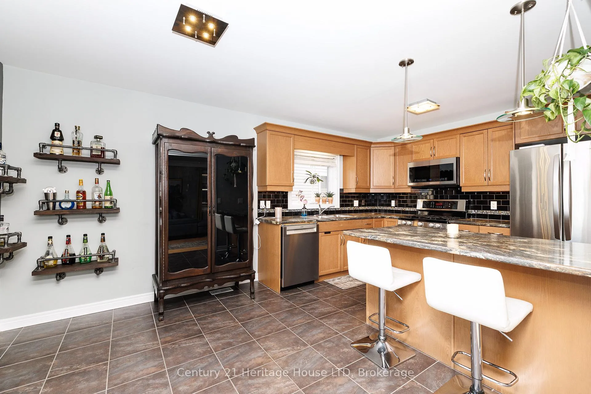 Photo 2 of 263 Empress Avenue, Welland, Lincoln/Crowland — HOMEH
