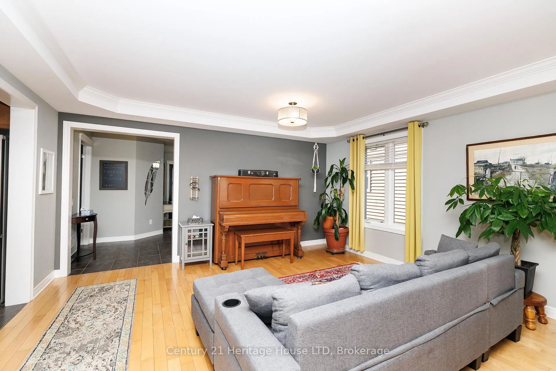 Photo 3 of 263 Empress Avenue, Welland, Lincoln/Crowland — HOMEH