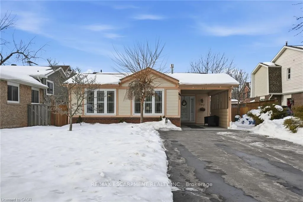 Photo 2 of 697 Lomond Crescent, Burlington, Shoreacres — HOMEH