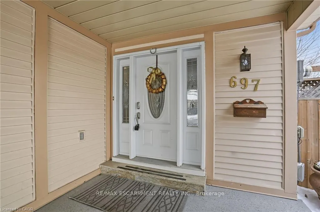 Photo 4 of 697 Lomond Crescent, Burlington, Shoreacres — HOMEH