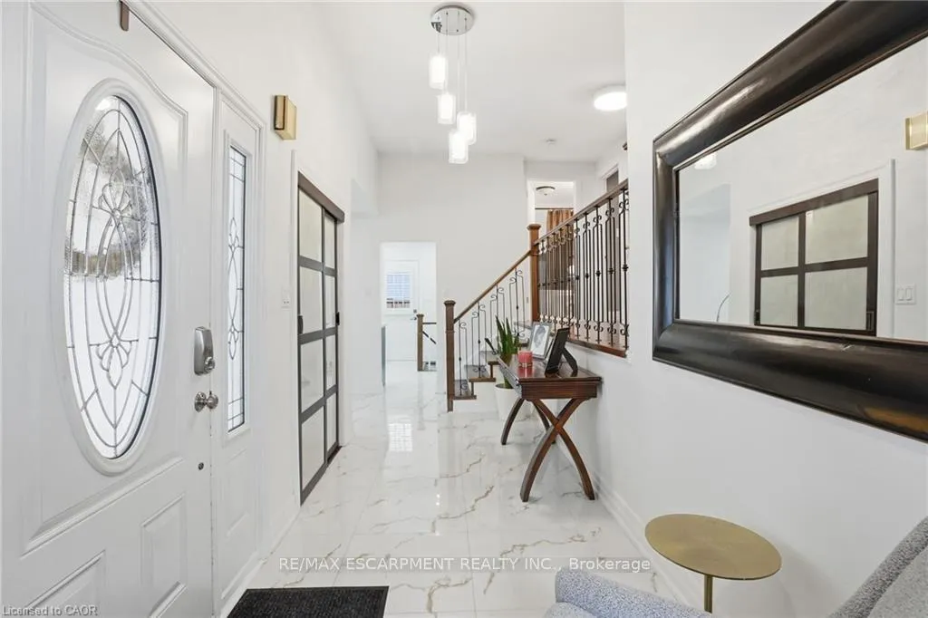 Photo 6 of 697 Lomond Crescent, Burlington, Shoreacres — HOMEH