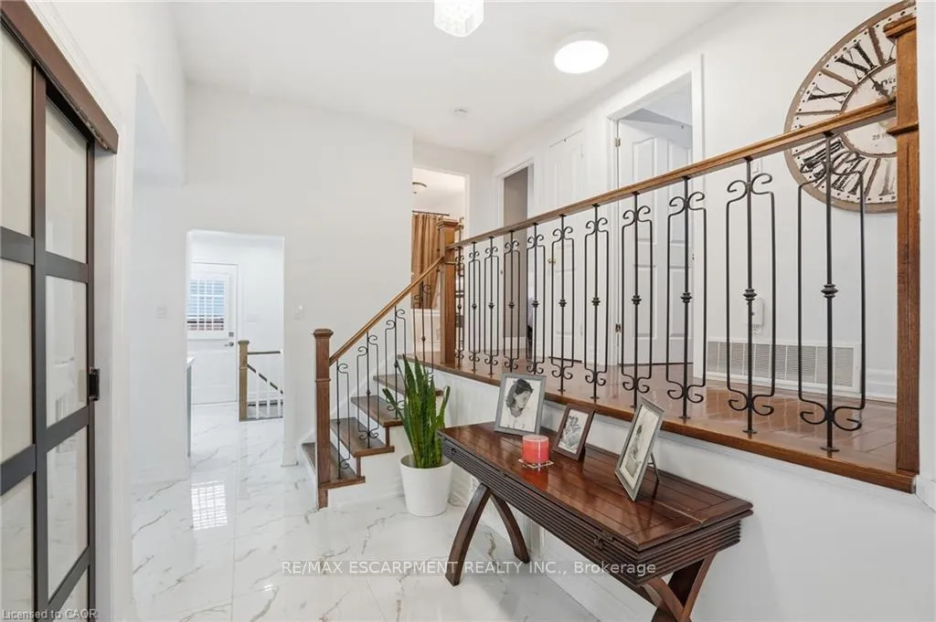 Photo 7 of 697 Lomond Crescent, Burlington, Shoreacres — HOMEH
