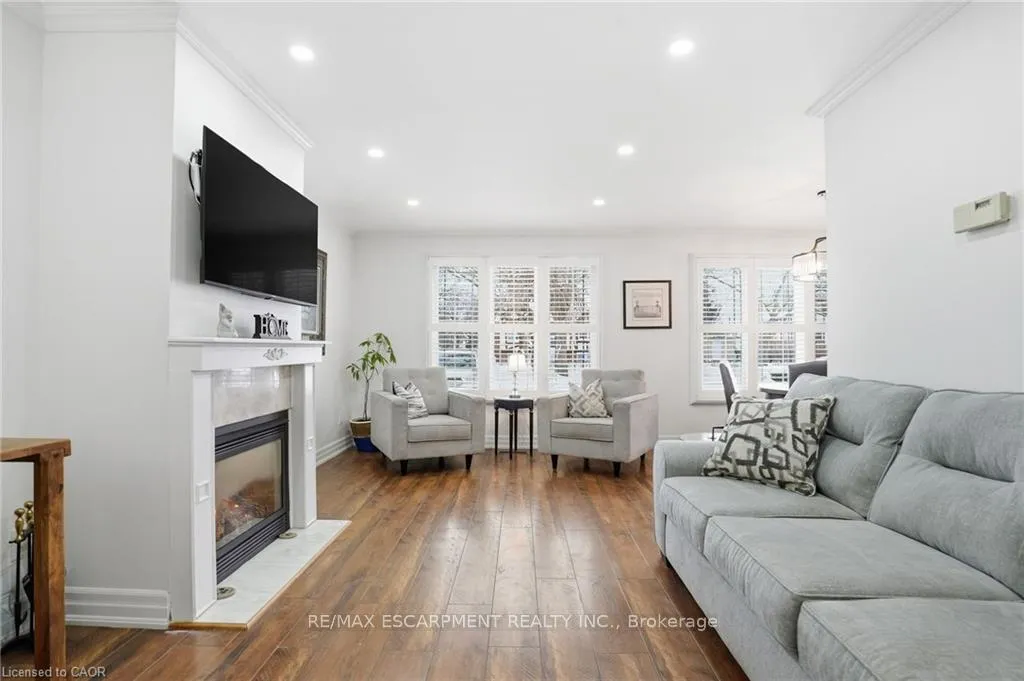 Photo 8 of 697 Lomond Crescent, Burlington, Shoreacres — HOMEH