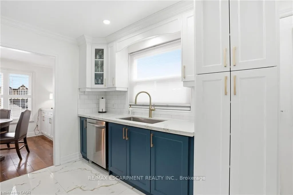 Photo 20 of 697 Lomond Crescent, Burlington, Shoreacres — HOMEH