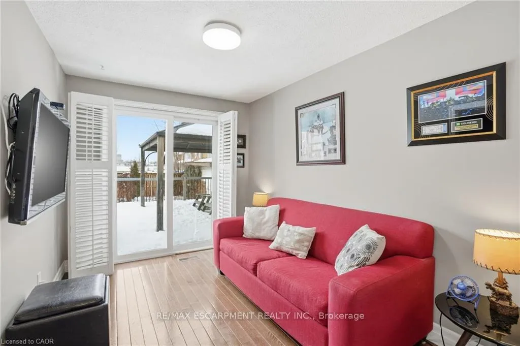 Photo 27 of 697 Lomond Crescent, Burlington, Shoreacres — HOMEH