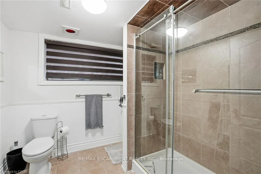 Photo 33 of 697 Lomond Crescent, Burlington, Shoreacres — HOMEH