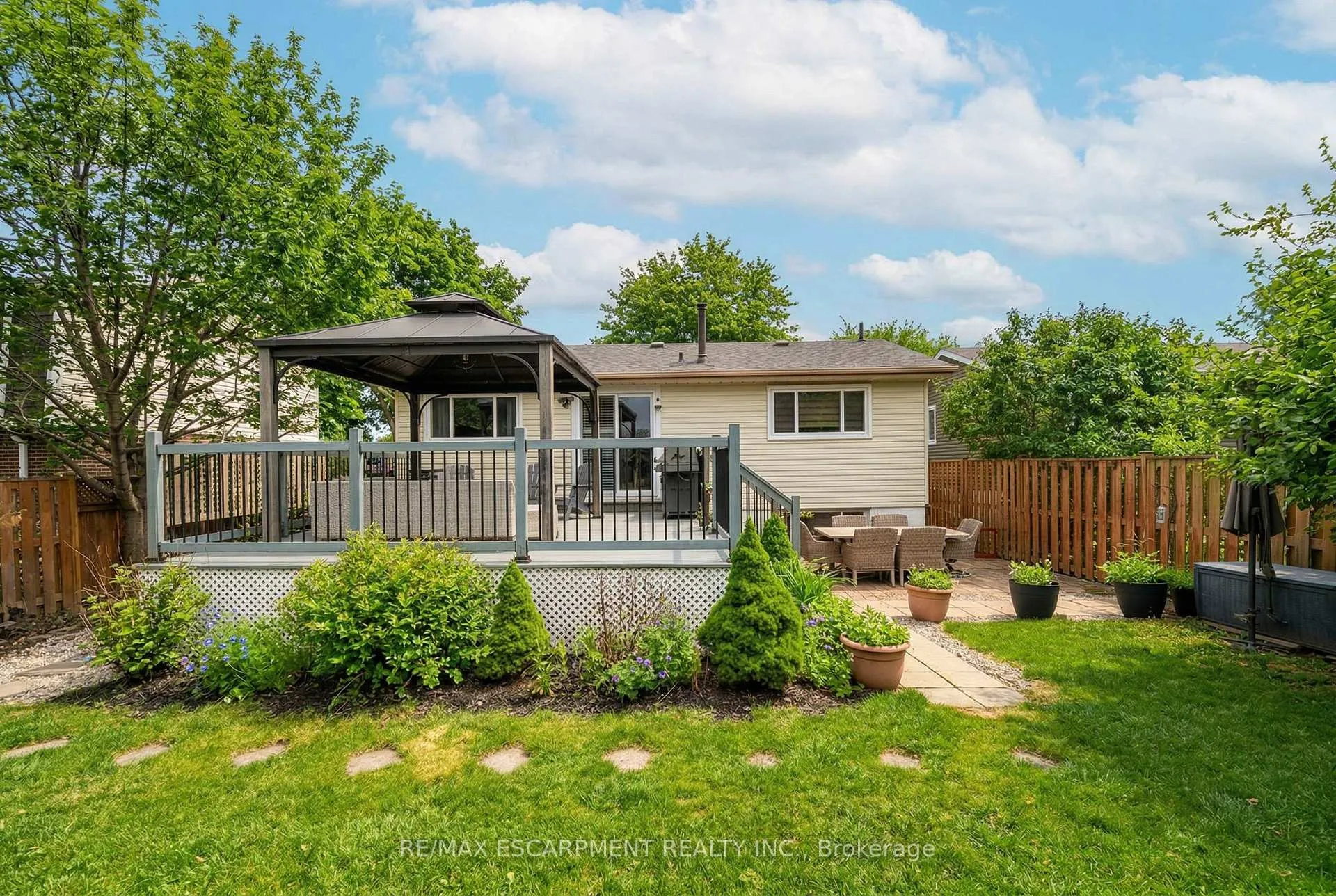 Photo 35 of 697 Lomond Crescent, Burlington, Shoreacres — HOMEH