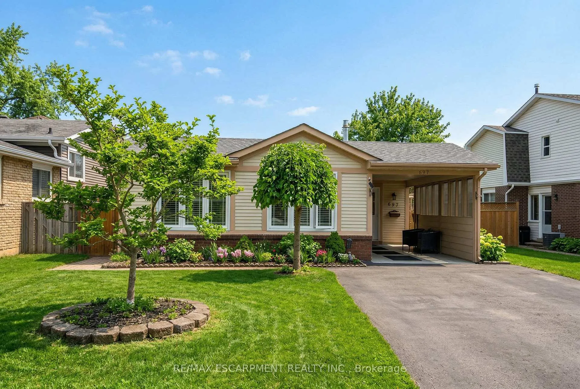 Photo 36 of 697 Lomond Crescent, Burlington, Shoreacres — HOMEH