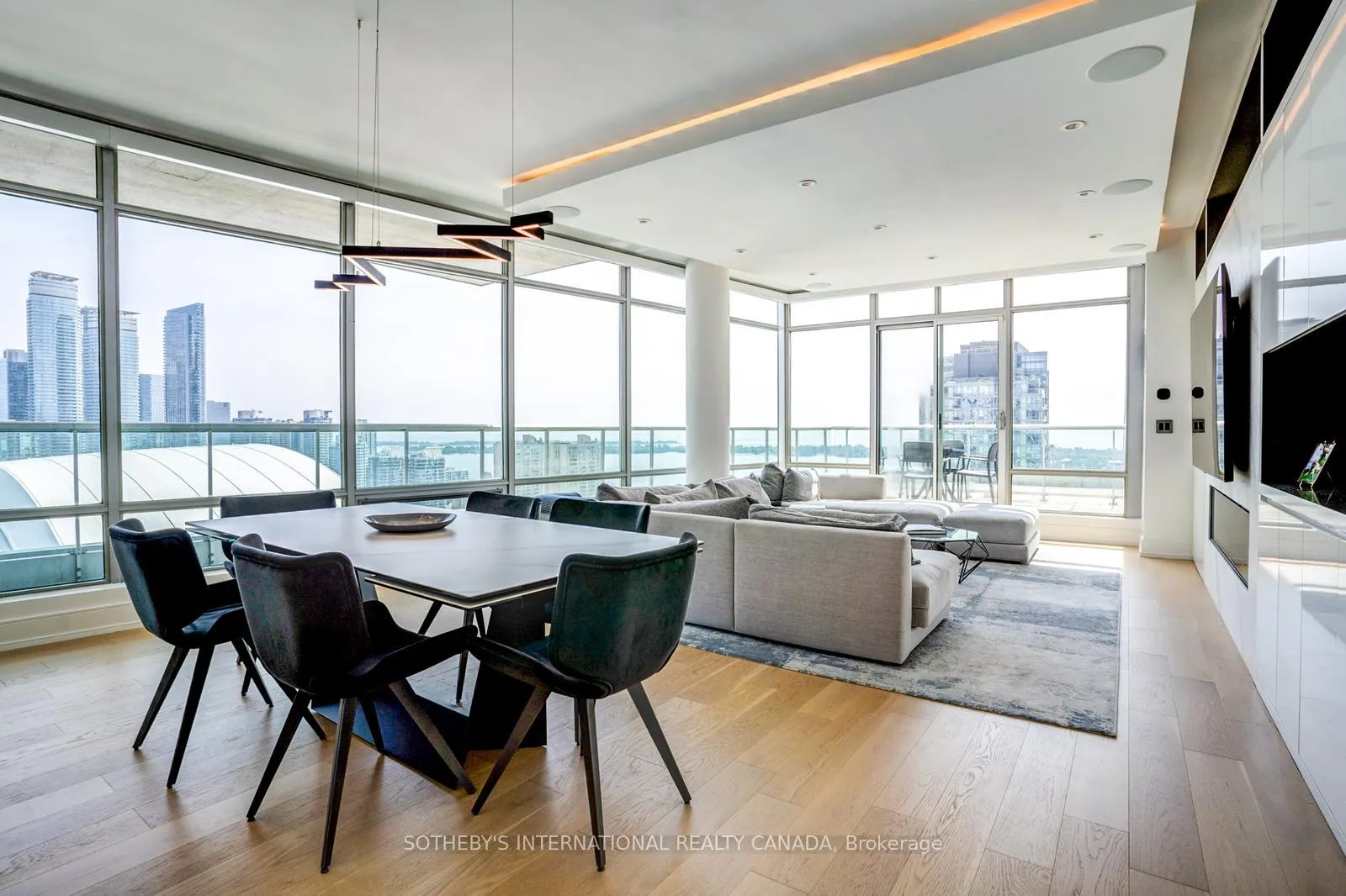 Front of Unit 3801, 81 Navy Wharf Court