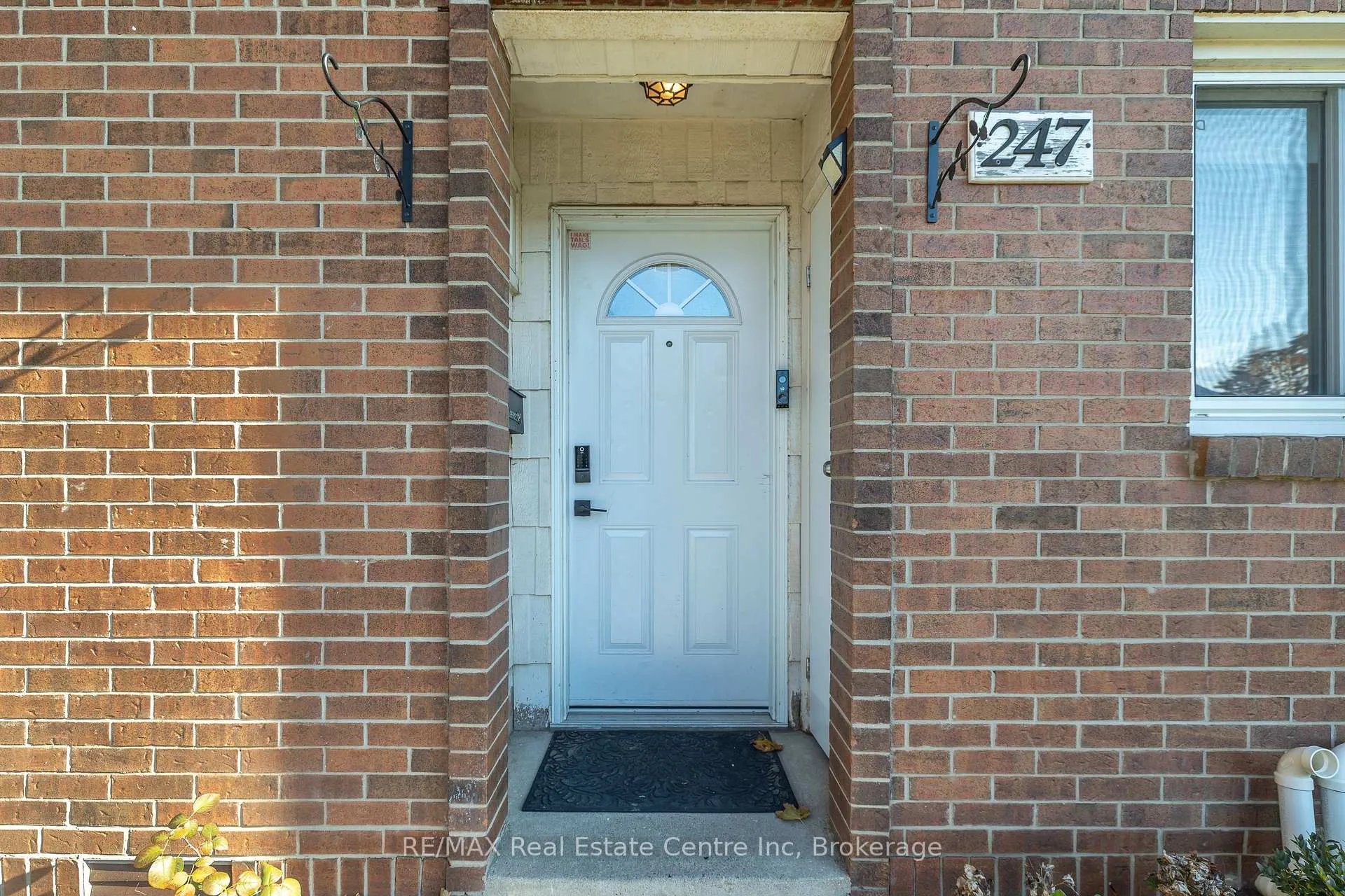 Photo 2 of Unit 247, 31 Greengate Road, Guelph, Junction/Onward Willow — HOMEH
