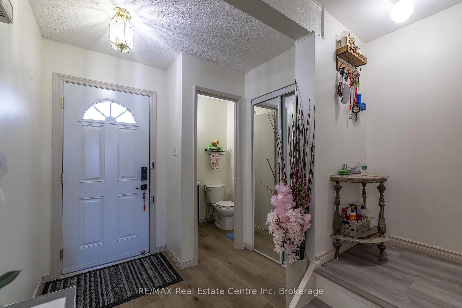 Photo 3 of Unit 247, 31 Greengate Road, Guelph, Junction/Onward Willow — HOMEH