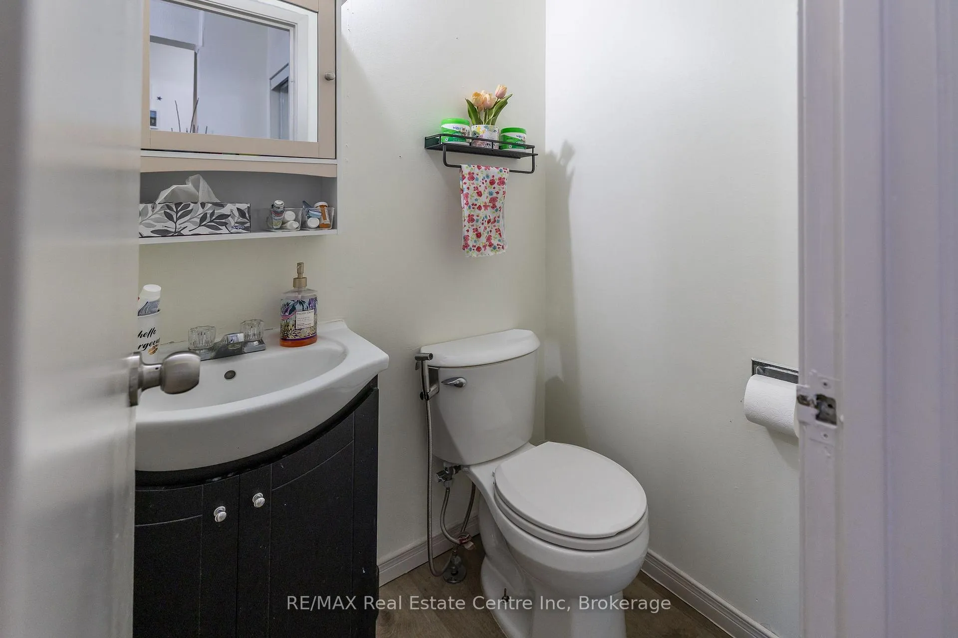 Photo 4 of Unit 247, 31 Greengate Road, Guelph, Junction/Onward Willow — HOMEH
