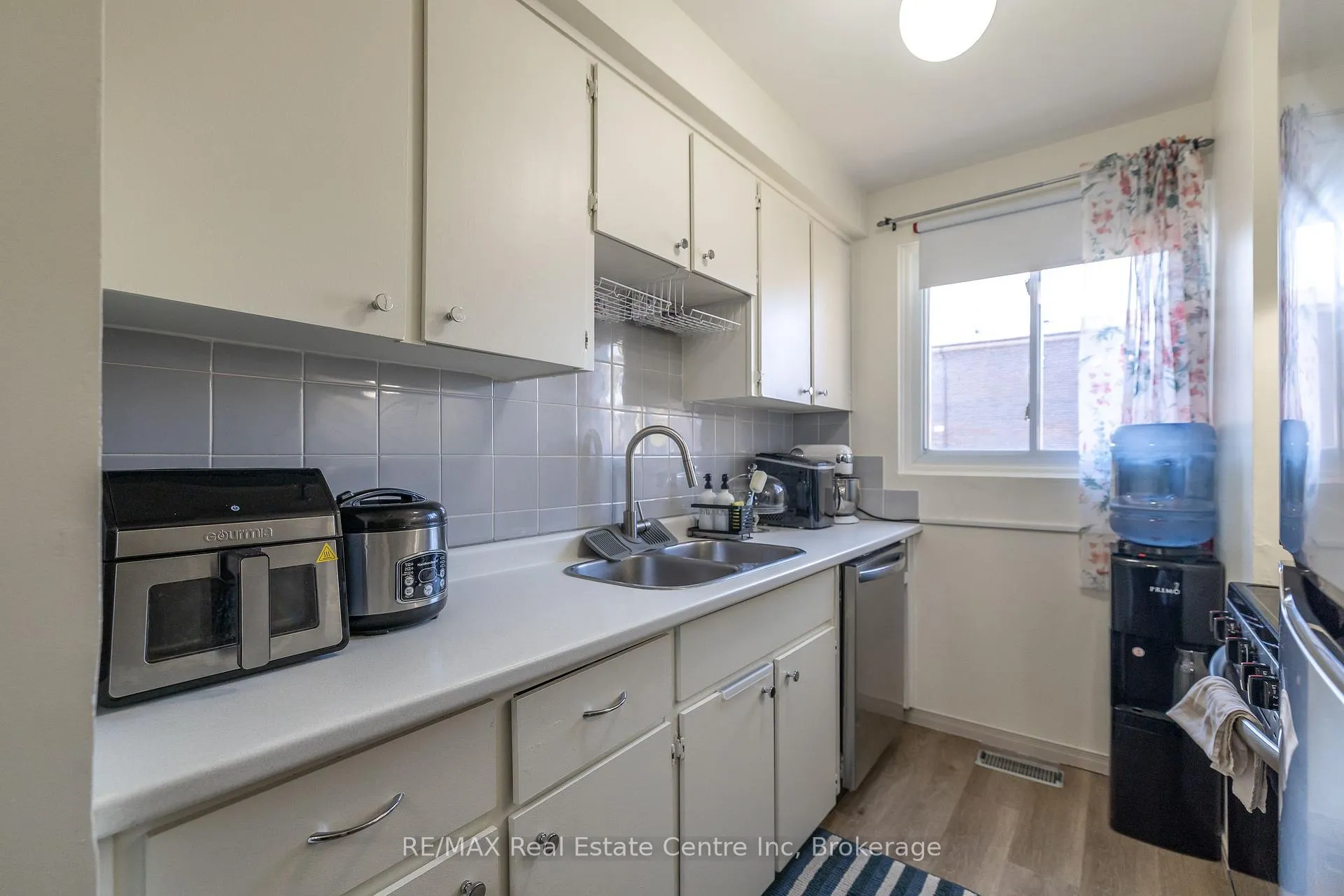 Photo 7 of Unit 247, 31 Greengate Road, Guelph, Junction/Onward Willow — HOMEH