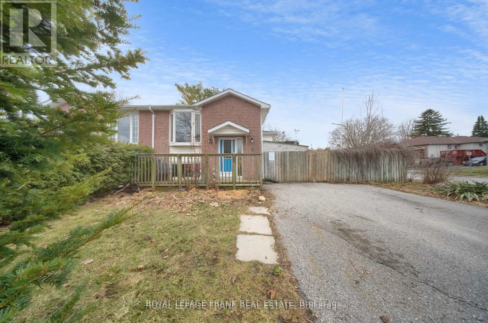 Photo 2 of 2 Fairbairn Court, Clarington, Bowmanville — HOMEH