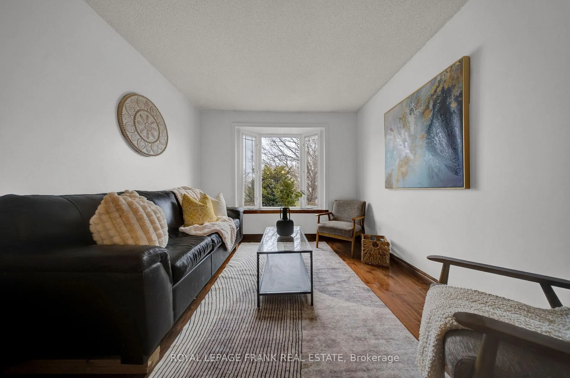 Photo 7 of 2 Fairbairn Court, Clarington, Bowmanville — HOMEH