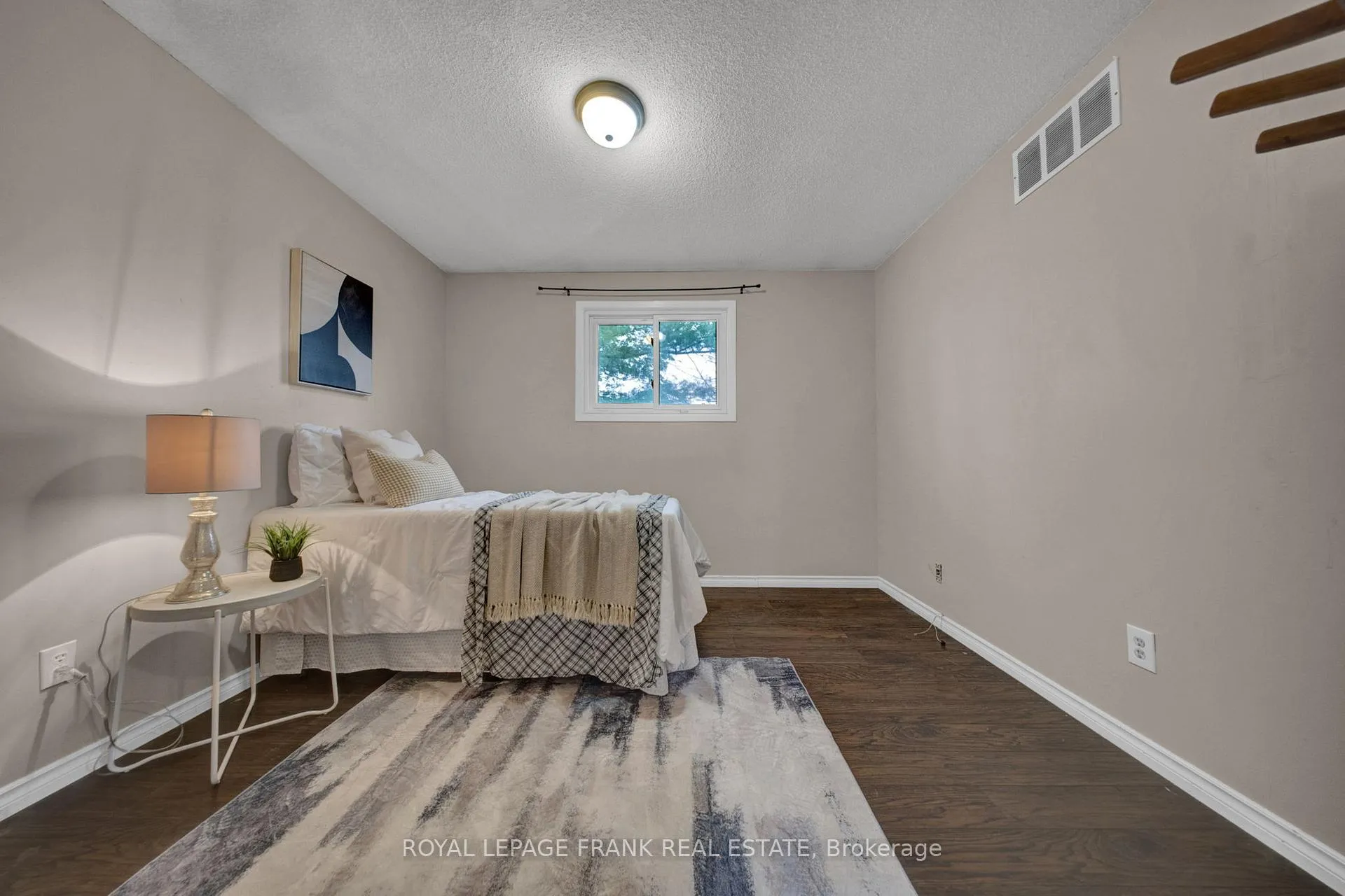 Photo 16 of 2 Fairbairn Court, Clarington, Bowmanville — HOMEH