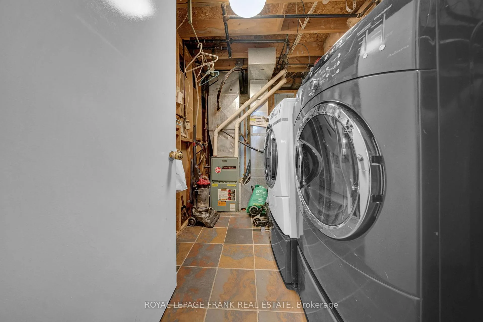 Photo 19 of 2 Fairbairn Court, Clarington, Bowmanville — HOMEH
