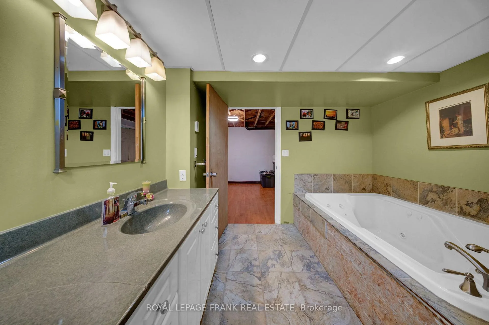 Photo 25 of 2 Fairbairn Court, Clarington, Bowmanville — HOMEH
