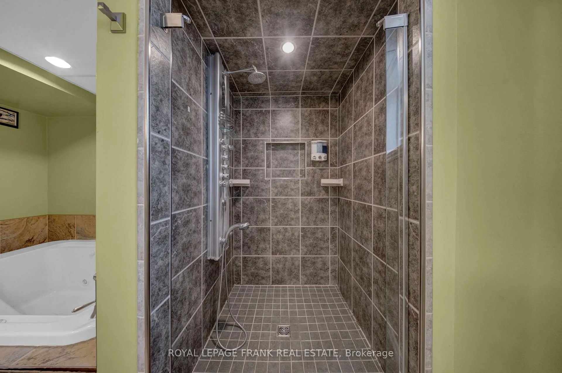 Photo 26 of 2 Fairbairn Court, Clarington, Bowmanville — HOMEH