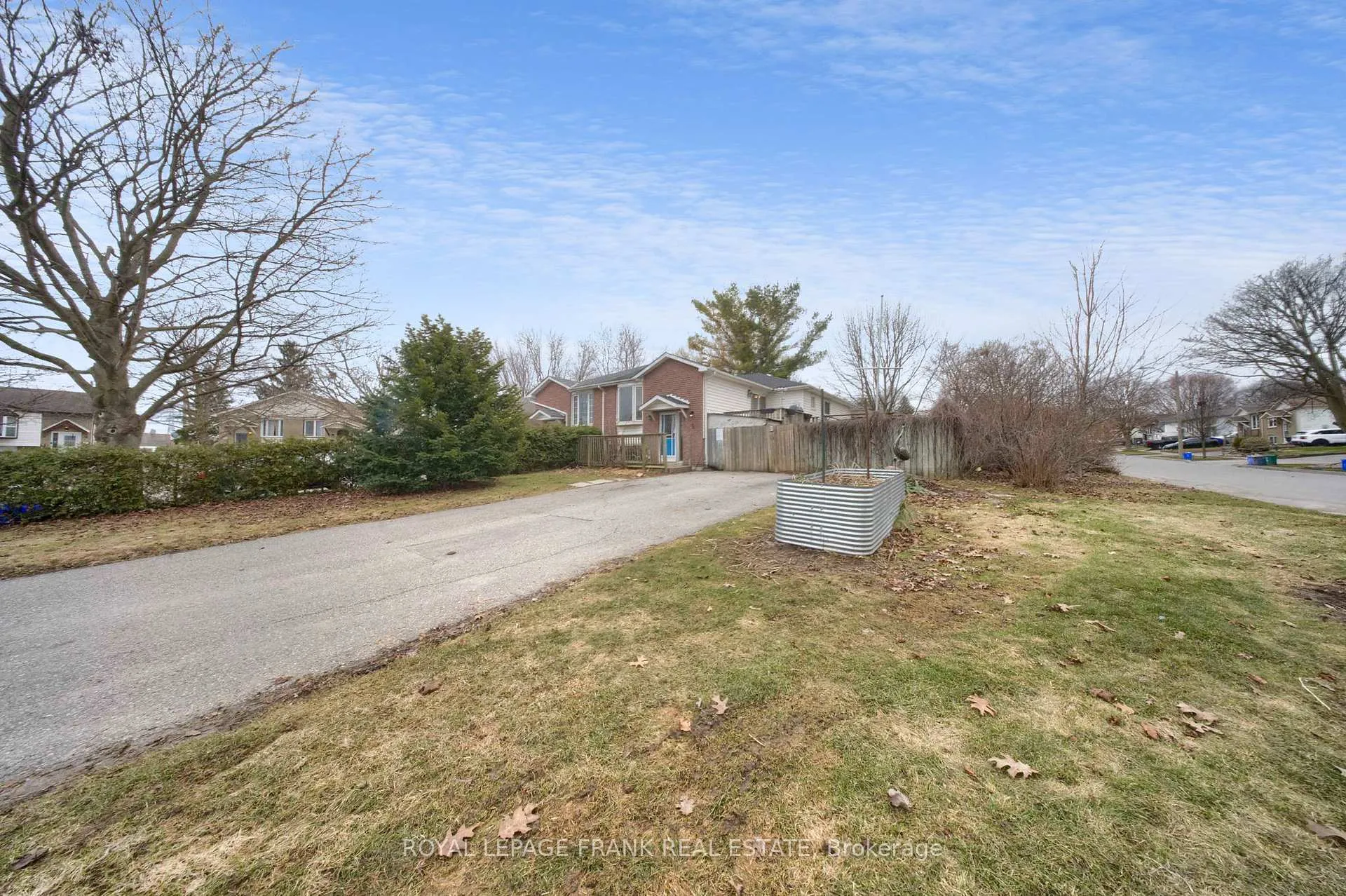 Photo 32 of 2 Fairbairn Court, Clarington, Bowmanville — HOMEH
