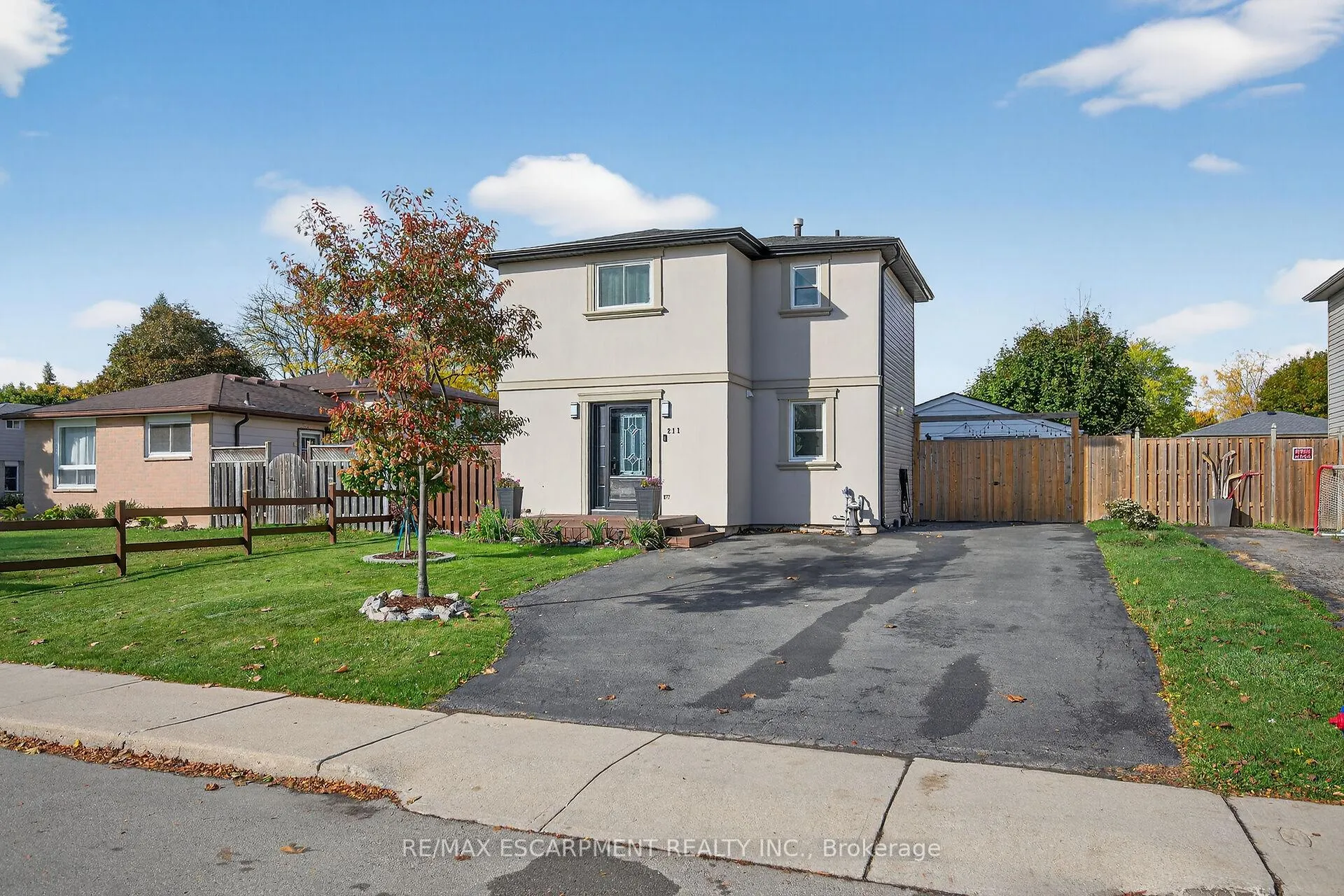 Photo 2 of 211 Birchcliffe Crescent, Hamilton, Berrisfield — HOMEH