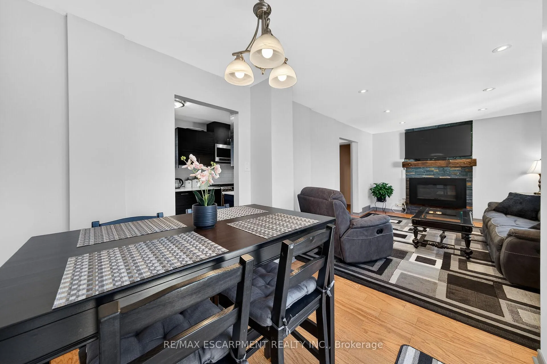 Photo 17 of 211 Birchcliffe Crescent, Hamilton, Berrisfield — HOMEH