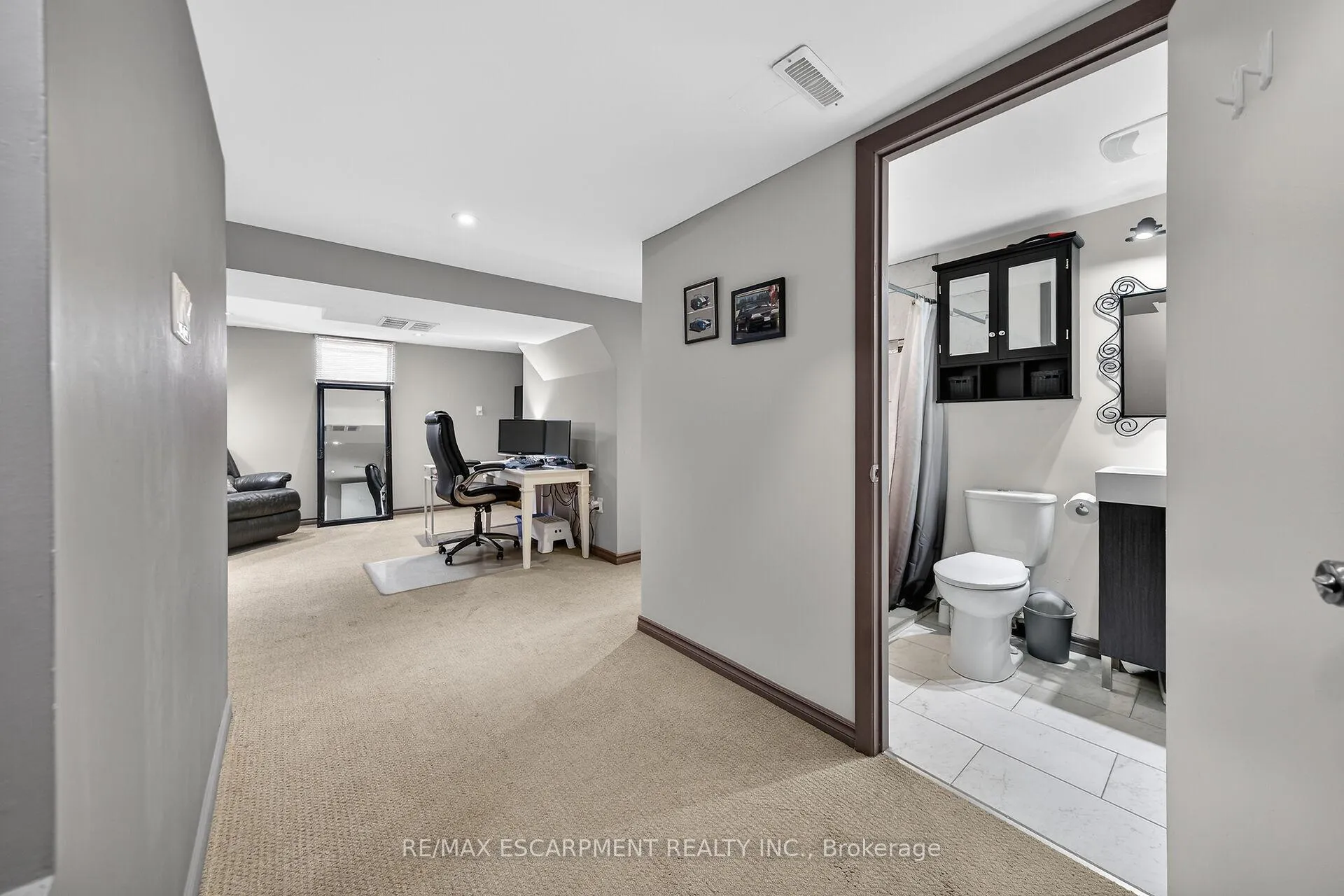 Photo 33 of 211 Birchcliffe Crescent, Hamilton, Berrisfield — HOMEH