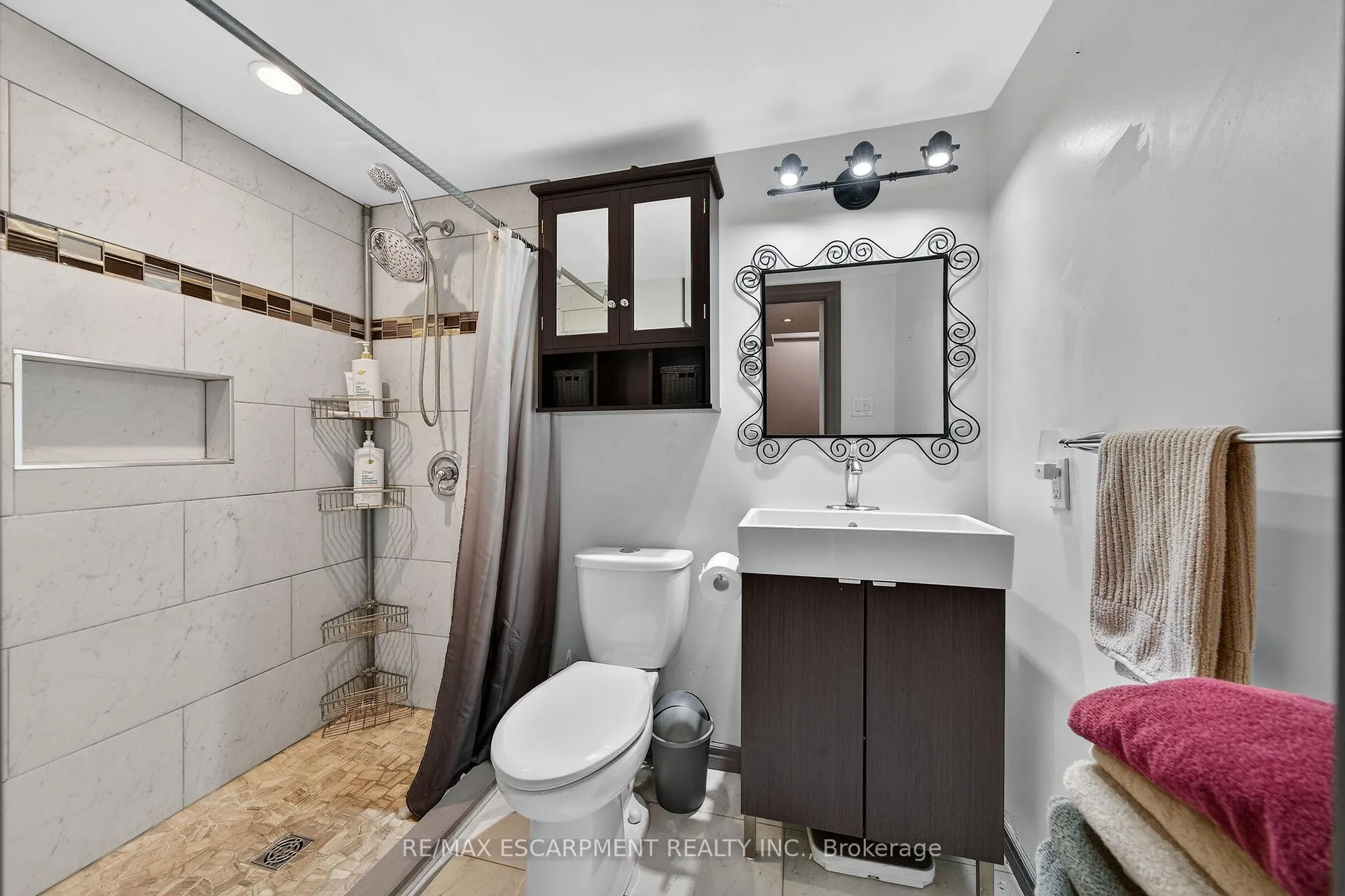 Photo 34 of 211 Birchcliffe Crescent, Hamilton, Berrisfield — HOMEH