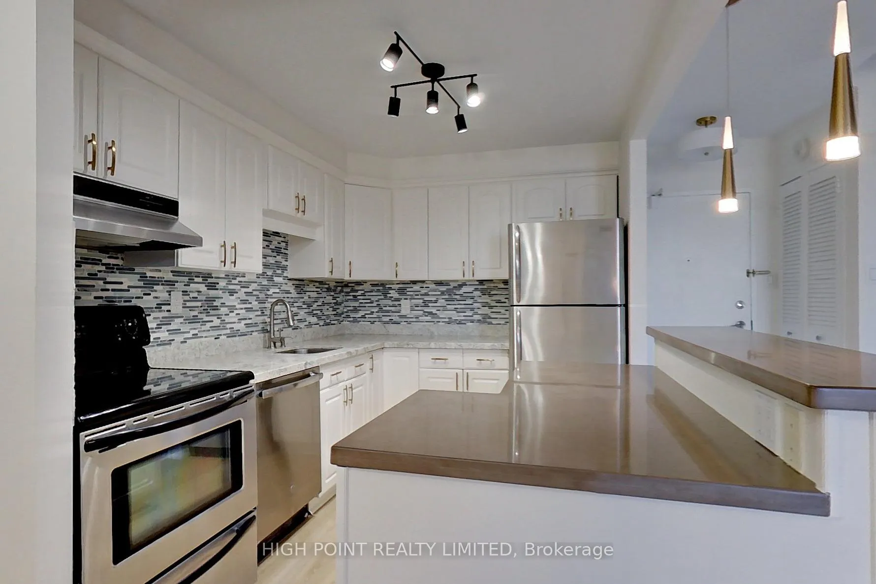 Photo 4 of Unit 356, 16 Elgin Street, Markham, Thornhill — HOMEH