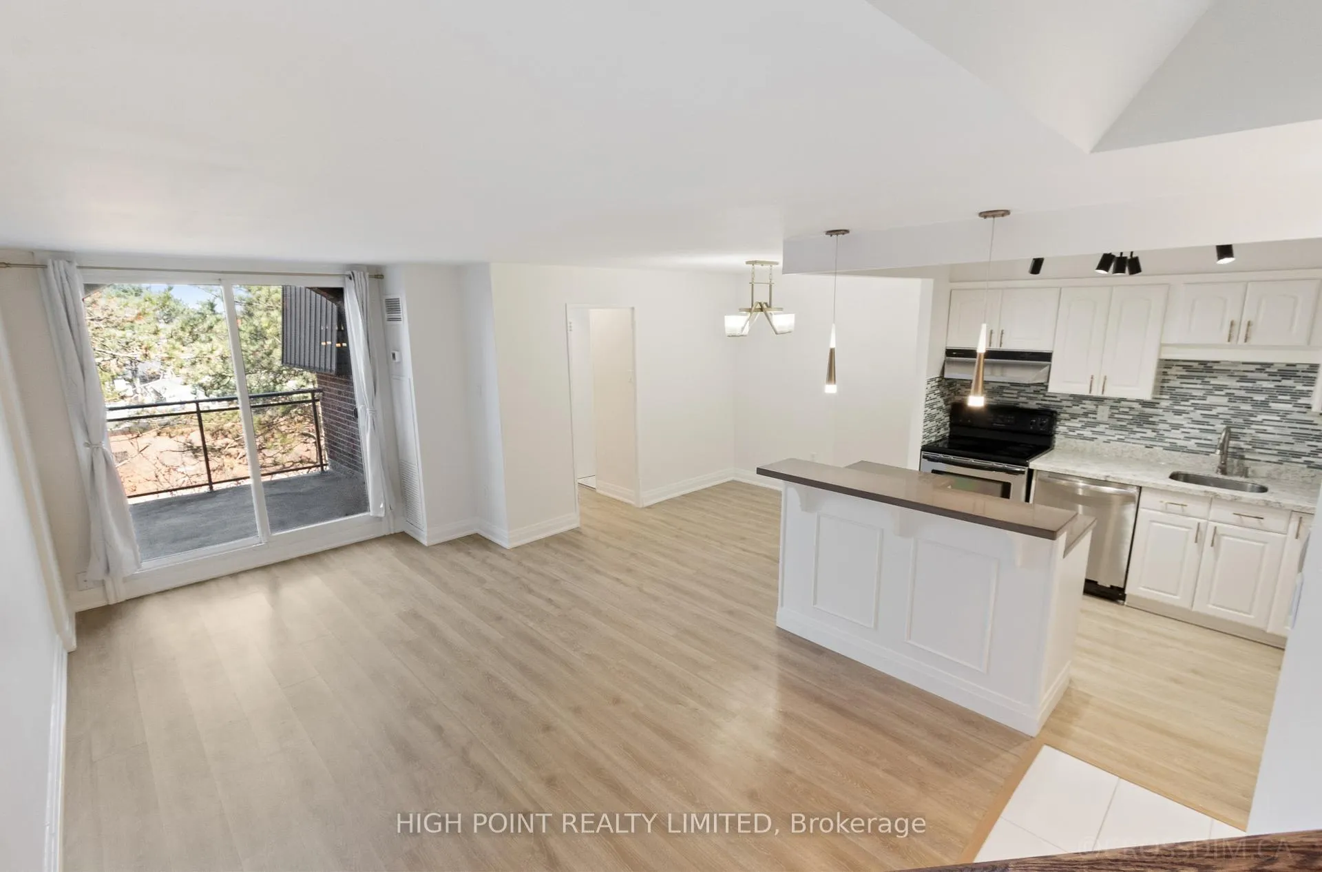 Photo 7 of Unit 356, 16 Elgin Street, Markham, Thornhill — HOMEH