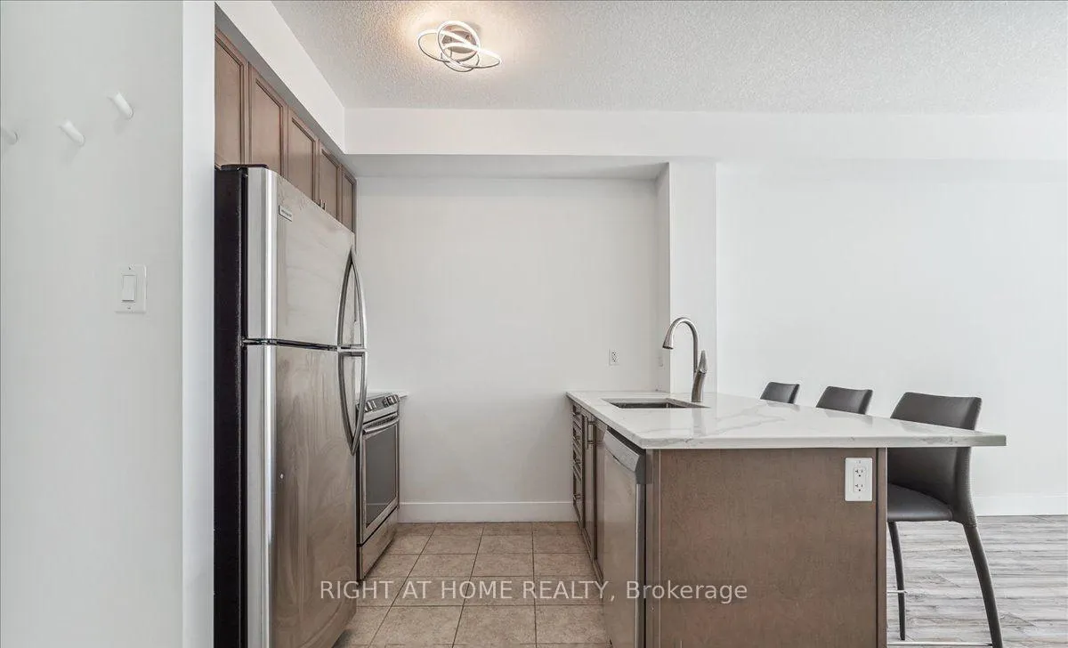 Photo 4 of Unit 414, 101 Shoreview Place, Hamilton, Lakeshore — HOMEH
