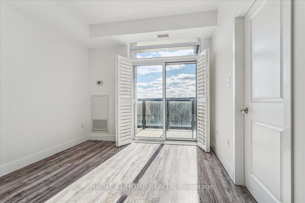 Photo 6 of Unit 414, 101 Shoreview Place, Hamilton, Lakeshore — HOMEH