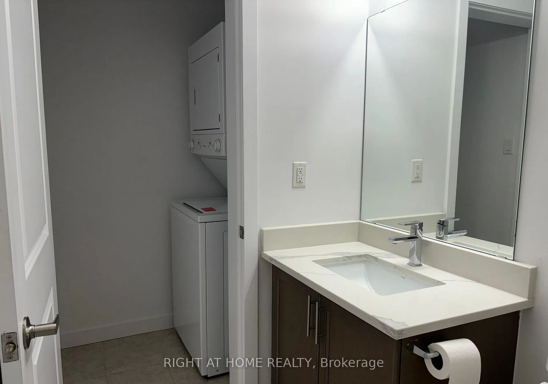 Photo 9 of Unit 414, 101 Shoreview Place, Hamilton, Lakeshore — HOMEH