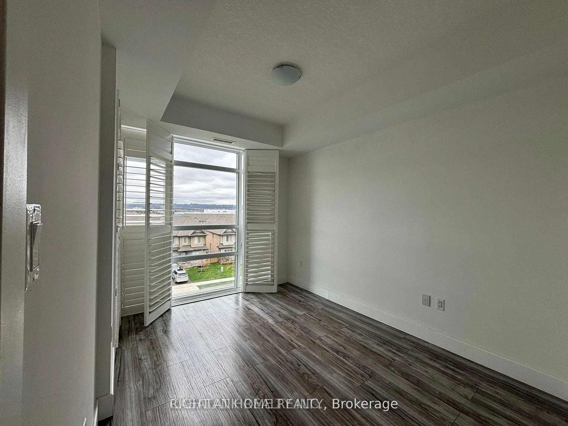 Photo 11 of Unit 414, 101 Shoreview Place, Hamilton, Lakeshore — HOMEH