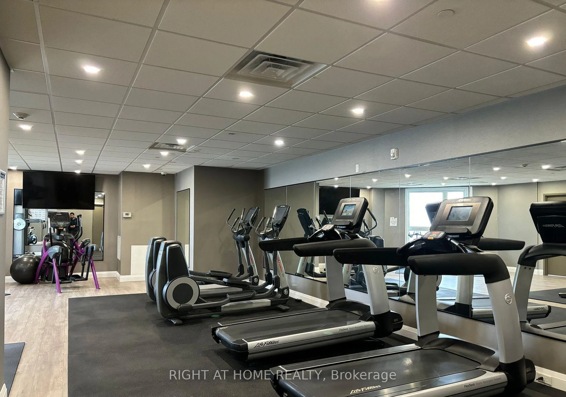 Photo 14 of Unit 414, 101 Shoreview Place, Hamilton, Lakeshore — HOMEH