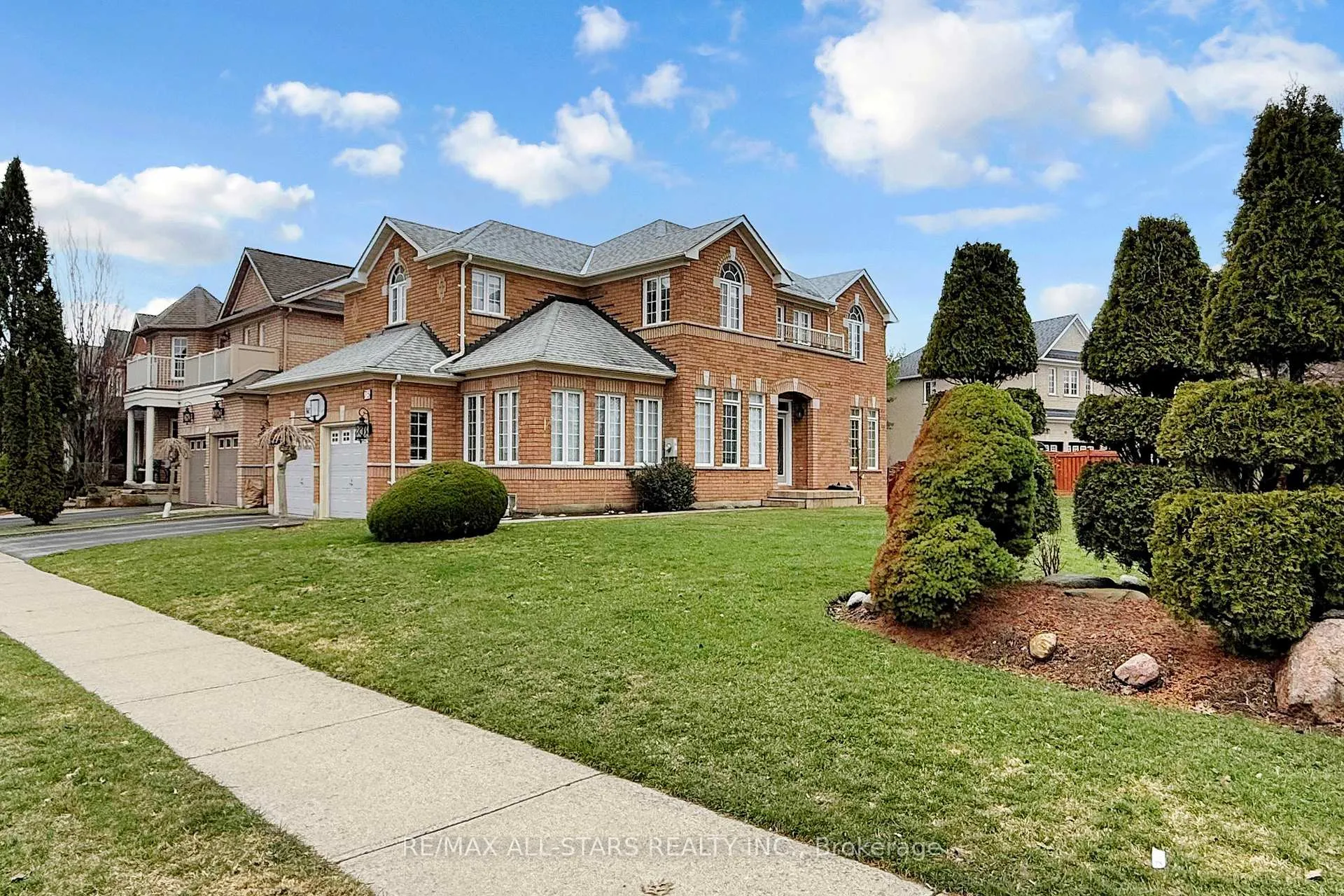 Photo 2 of 75 Gloria Crescent, Whitby, Williamsburg — HOMEH