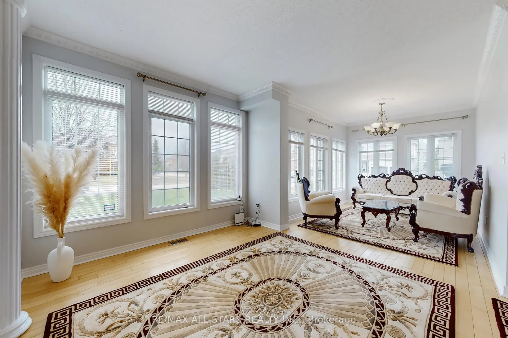 Photo 10 of 75 Gloria Crescent, Whitby, Williamsburg — HOMEH