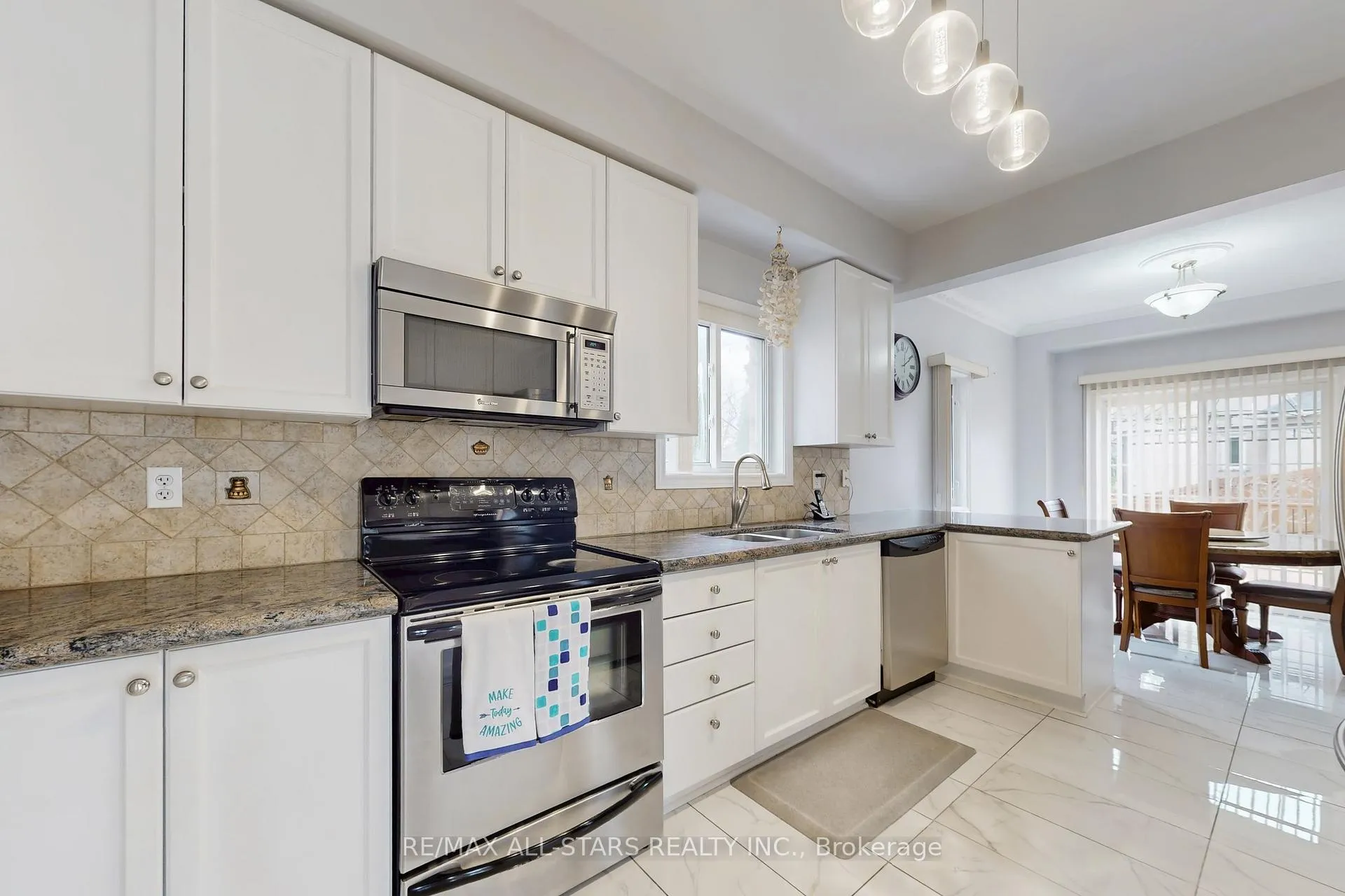 Photo 15 of 75 Gloria Crescent, Whitby, Williamsburg — HOMEH