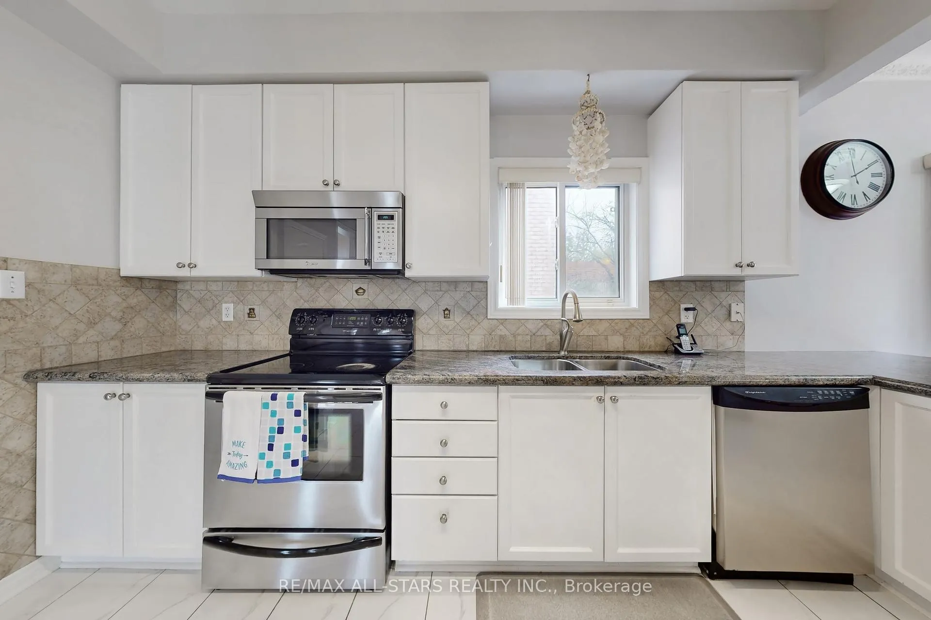 Photo 16 of 75 Gloria Crescent, Whitby, Williamsburg — HOMEH