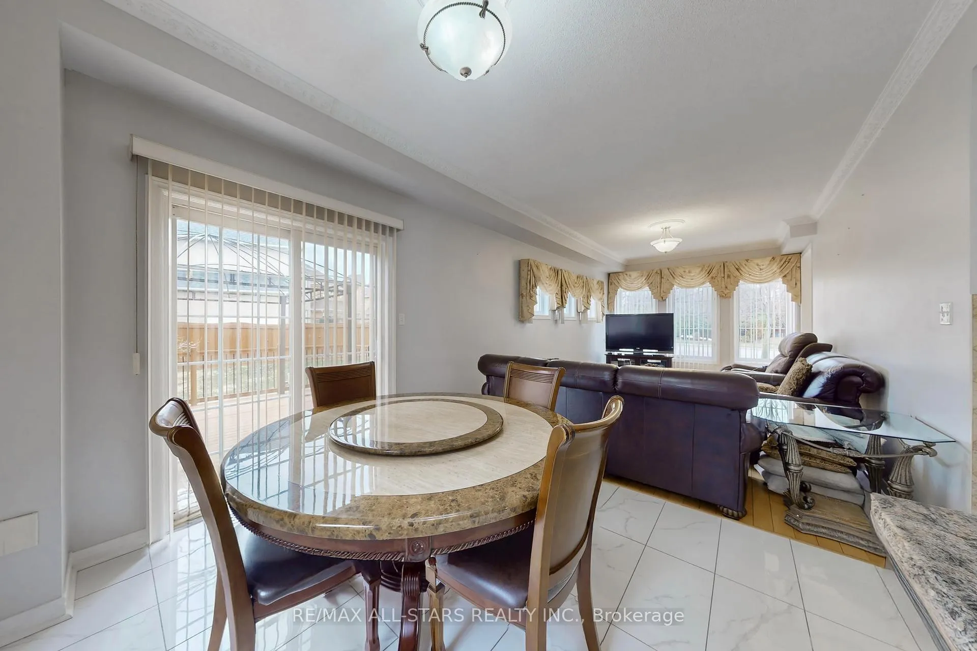 Photo 20 of 75 Gloria Crescent, Whitby, Williamsburg — HOMEH